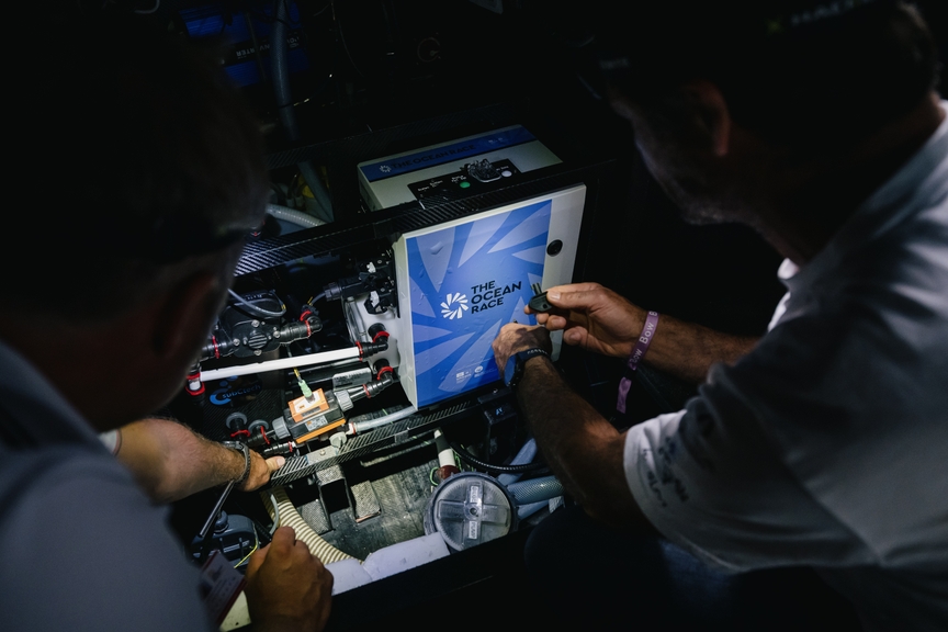 Installation of scientific instruments aboard an IMOCA